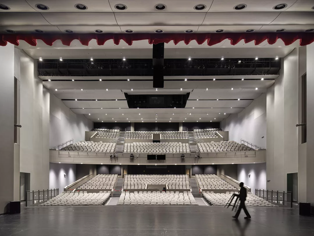 Ovation Reflectors Maximize the Potential of Local Performing Arts Theater